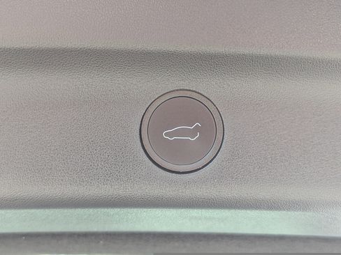 Used 2022 Tesla Model Y Performance image 11