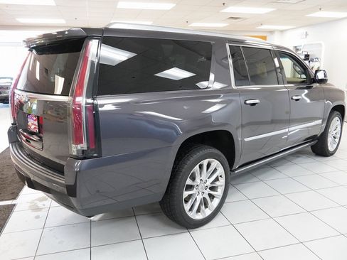 Used 2017 Cadillac Escalade ESV Premium Luxury image 10