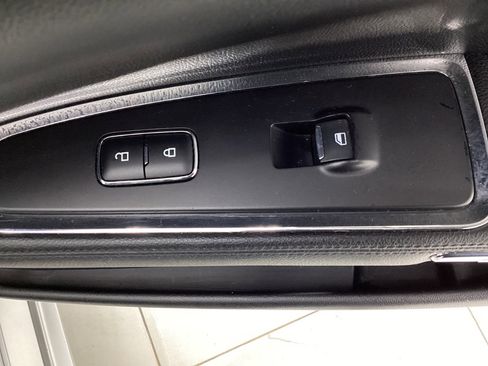 Used 2017 Lincoln Continental Select image 39