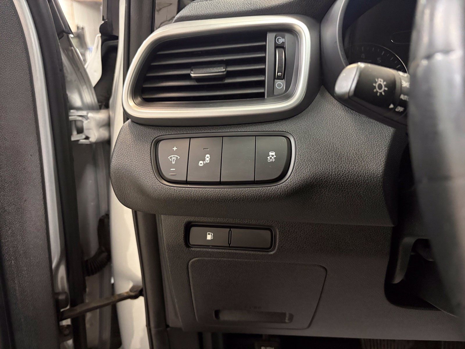 Used 2020 Kia Sorento LX w/ LX I4 Convenience Package AWD/4WD image 16