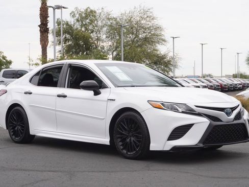 Used 2019 Toyota Camry SE image 4