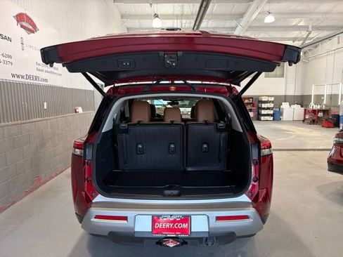 Used 2025 Nissan Pathfinder Platinum w/ Cargo Package AWD/4WD image 5