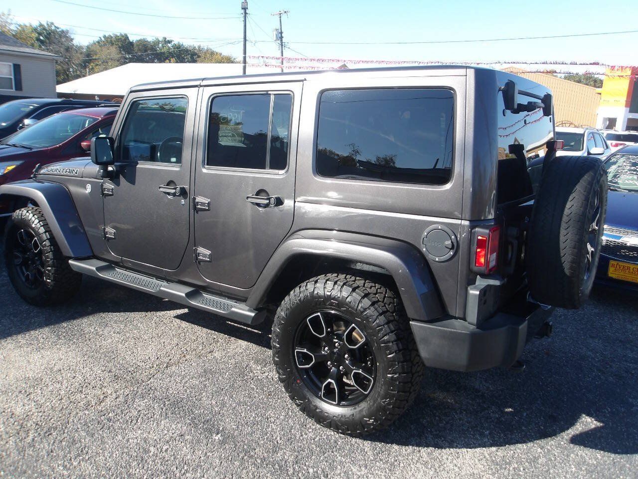 Used 2017 Jeep Wrangler Unlimited Sahara AWD/4WD image 5