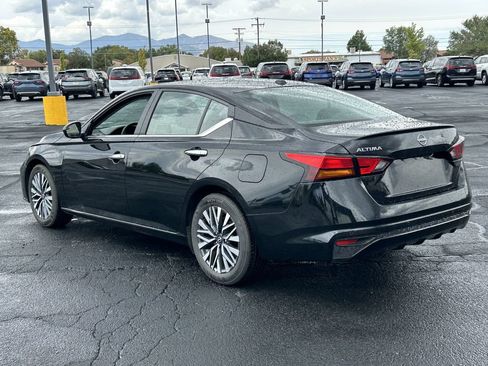 Used 2025 Nissan Altima 2.5 SV FWD image 5