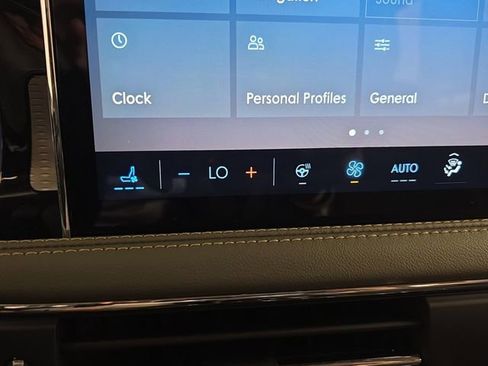 Used 2025 Lincoln Corsair Reserve w/ Equipment Group 202A AWD/4WD image 15