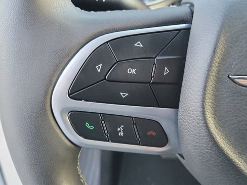 Used 2024 Chrysler Pacifica Touring-L FWD image 25
