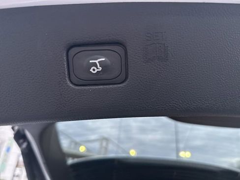 Used 2023 Ford Edge SEL w/ Convenience Package image 11