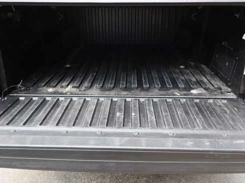 Used 2020 Toyota Tacoma SR5 w/ SR5 Appearance Package (SM) RWD image 42