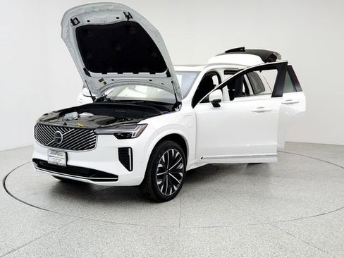 New 2025 Volvo XC90 T8 Plus w/ Protection Package Premier image 9