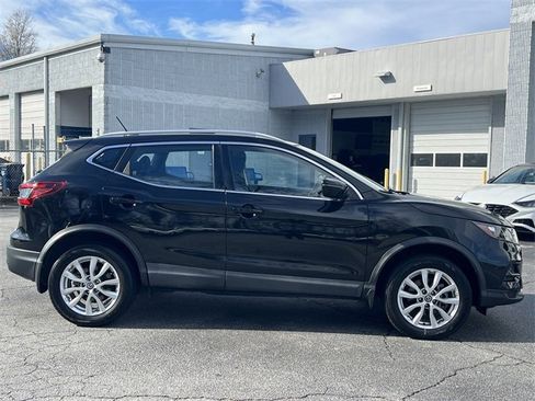 Used 2020 Nissan Rogue Sport SV image 28