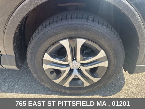 Used 2018 Toyota RAV4 LE w/ All Weather Liner Package AWD/4WD image 28