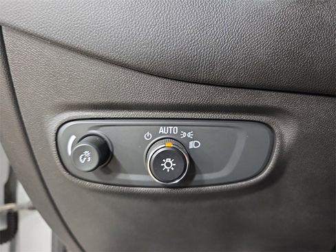 Used 2020 Chevrolet Equinox LS w/ LS Convenience Package image 24