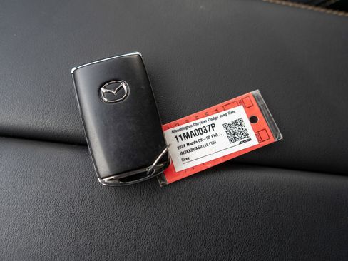 Used 2024 MAZDA CX-90 Plug-In Hybrid w/ Preferred AWD/4WD image 31