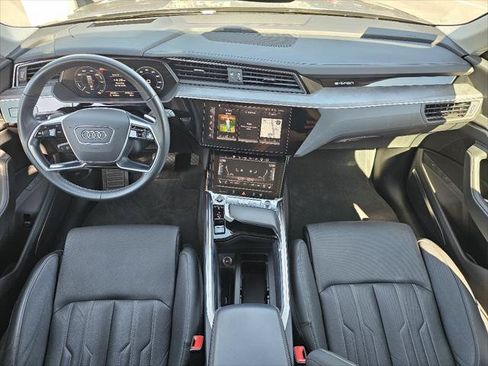 Used 2024 Audi Q8 e-tron Prestige w/ Prestige Package AWD/4WD image 4