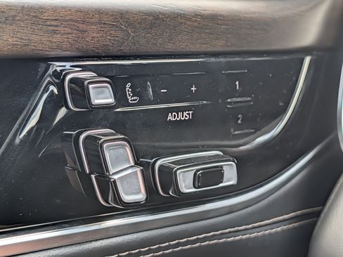 Used 2023 Jeep Grand Wagoneer Series II AWD/4WD image 16