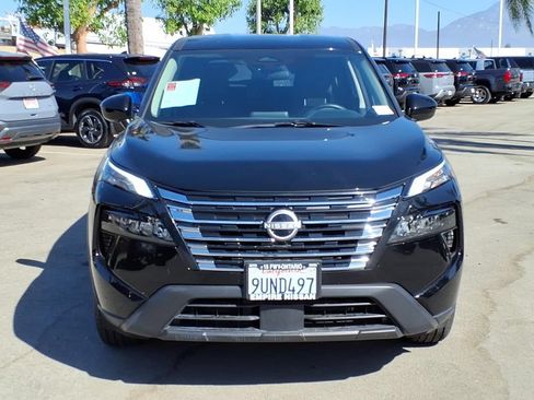 Certified 2025 Nissan Rogue SV FWD image 2