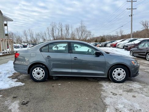 Used 2011 Volkswagen Jetta S image 4