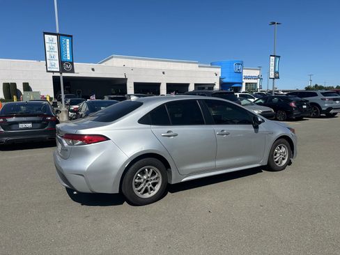 Used 2021 Toyota Corolla LE w/ Carpet Mat Package (TMS) FWD image 2