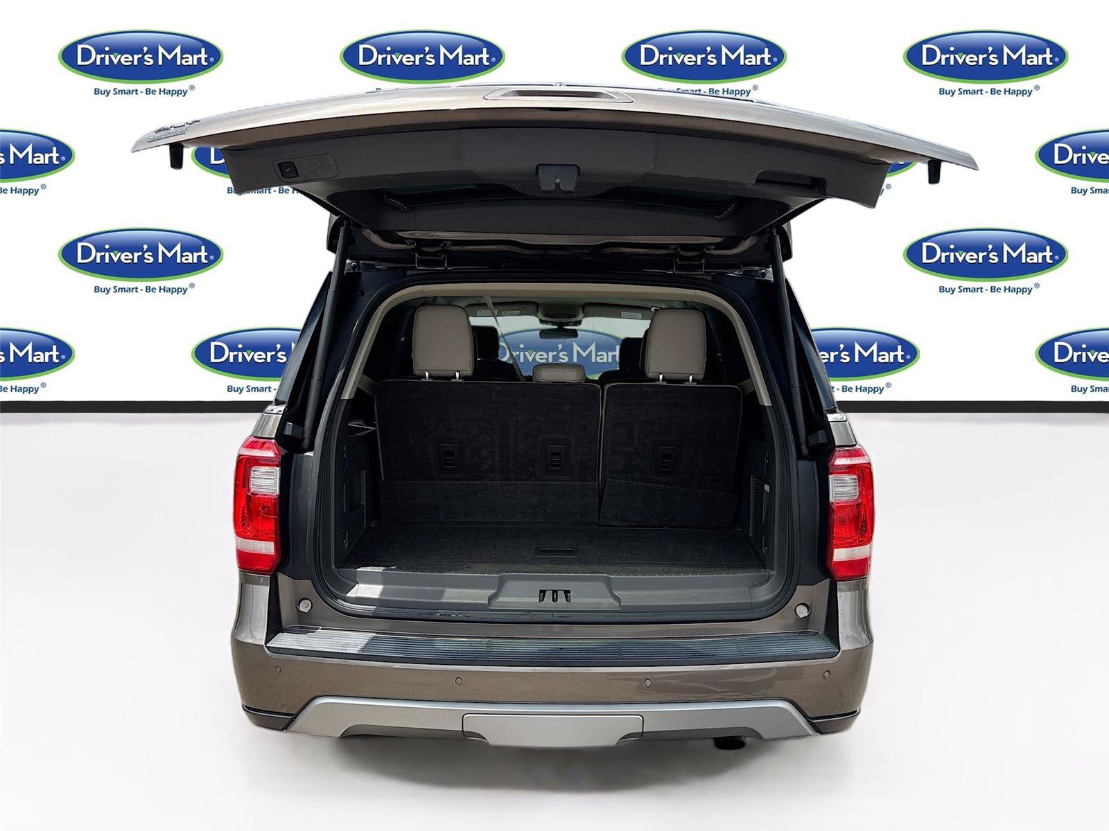 Used 2018 Ford Expedition XLT w/ Equipment Group 202A RWD image 25