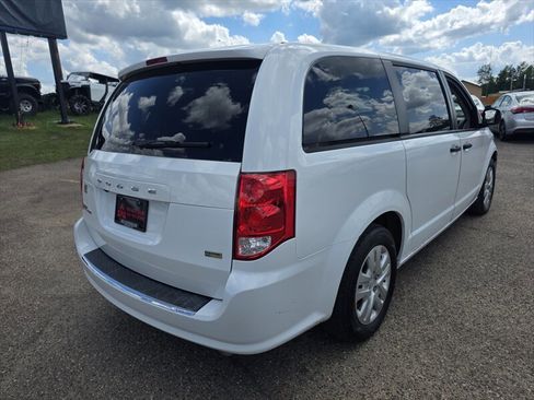 Used 2019 Dodge Grand Caravan SE w/ UConnect Hands-Free Group FWD image 3