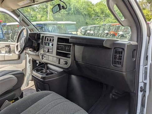 Used 2024 GMC Savana 2500 2500 3dr Cargo Van w/ Driver Convenience Package image 15
