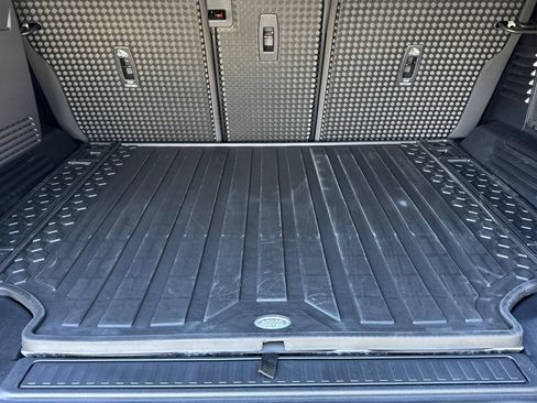 New 2025 Land Rover Defender 110 X-Dynamic SE image 14