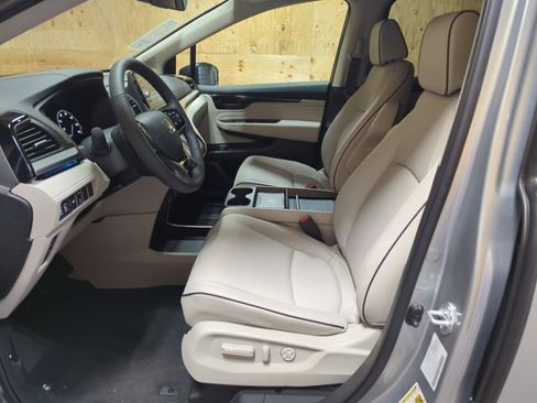 New 2026 Honda Odyssey Touring image 10