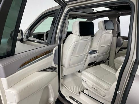 Used 2025 Cadillac Escalade ESV Sport Platinum image 31