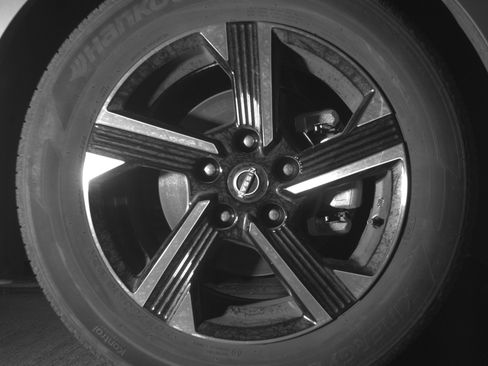 Used 2025 Nissan Sentra SV FWD image 13