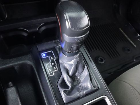 Used 2020 Toyota Tacoma SR image 24
