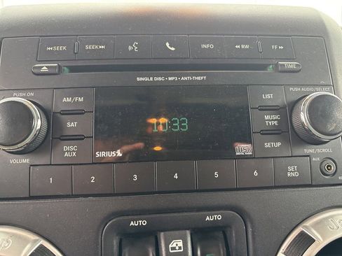 Used 2013 Jeep Wrangler Unlimited Sahara w/ Connectivity Group AWD/4WD image 40