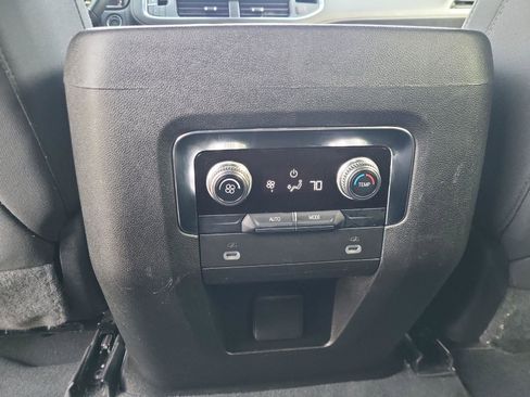 Used 2024 GMC Yukon XL SLE image 21