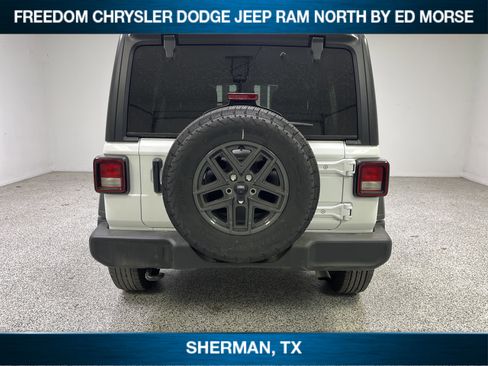 Used 2025 Jeep Wrangler Sport S image 5