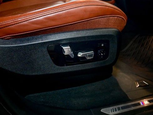 Used 2023 BMW X7 xDrive40i w/ Executive Package image 32