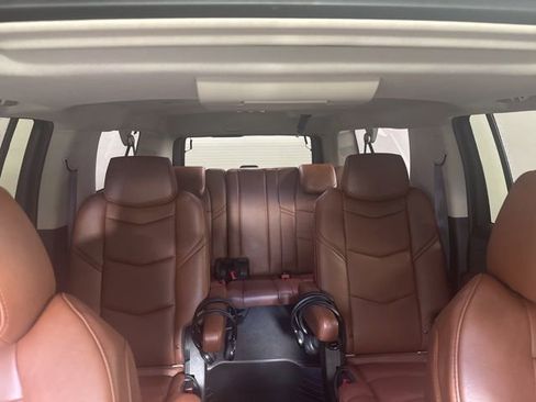 Used 2017 Cadillac Escalade ESV Premium Luxury image 15
