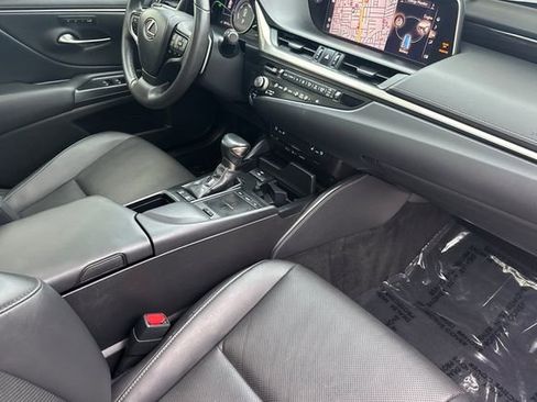 Used 2021 Lexus ES 300h w/ Premium Package image 12