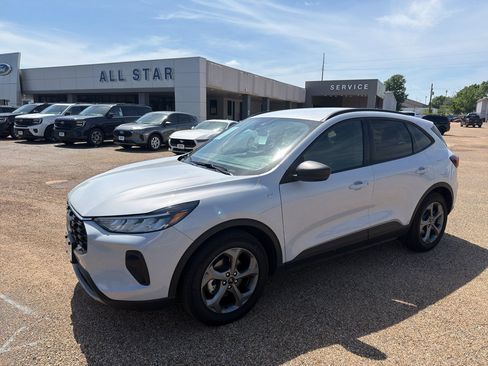 Used 2025 Ford Escape ST-Line FWD image 3