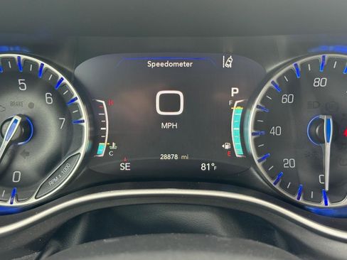 Used 2024 Chrysler Pacifica Touring-L image 24