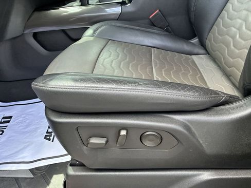 Used 2022 Chevrolet Silverado 1500 ZR2 w/ Technology Package AWD/4WD image 12