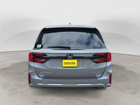 New 2026 Honda Odyssey Touring image 4