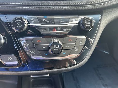 New 2026 Chrysler Pacifica Select image 24