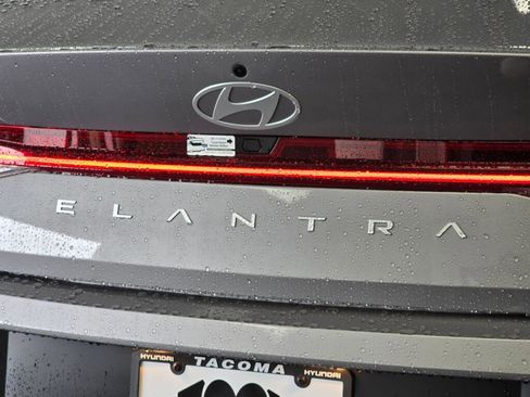 New 2026 Hyundai Elantra Limited image 15