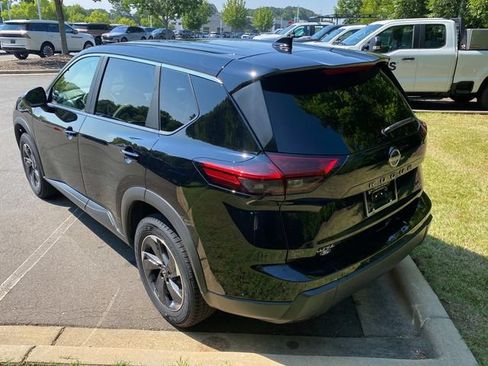 Used 2024 Nissan Rogue SV FWD image 29