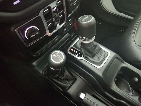 New 2025 Jeep Gladiator Sport image 28