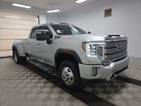 Used 2021 GMC Sierra 3500 Denali w/ Denali Ultimate Package image 3
