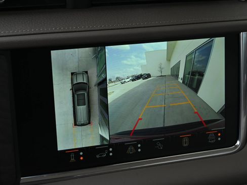 Used 2024 GMC Yukon XL Denali w/ Advanced Technology Package image 15