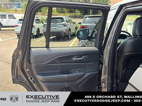 Used 2024 Jeep Grand Cherokee Altitude AWD/4WD image 21