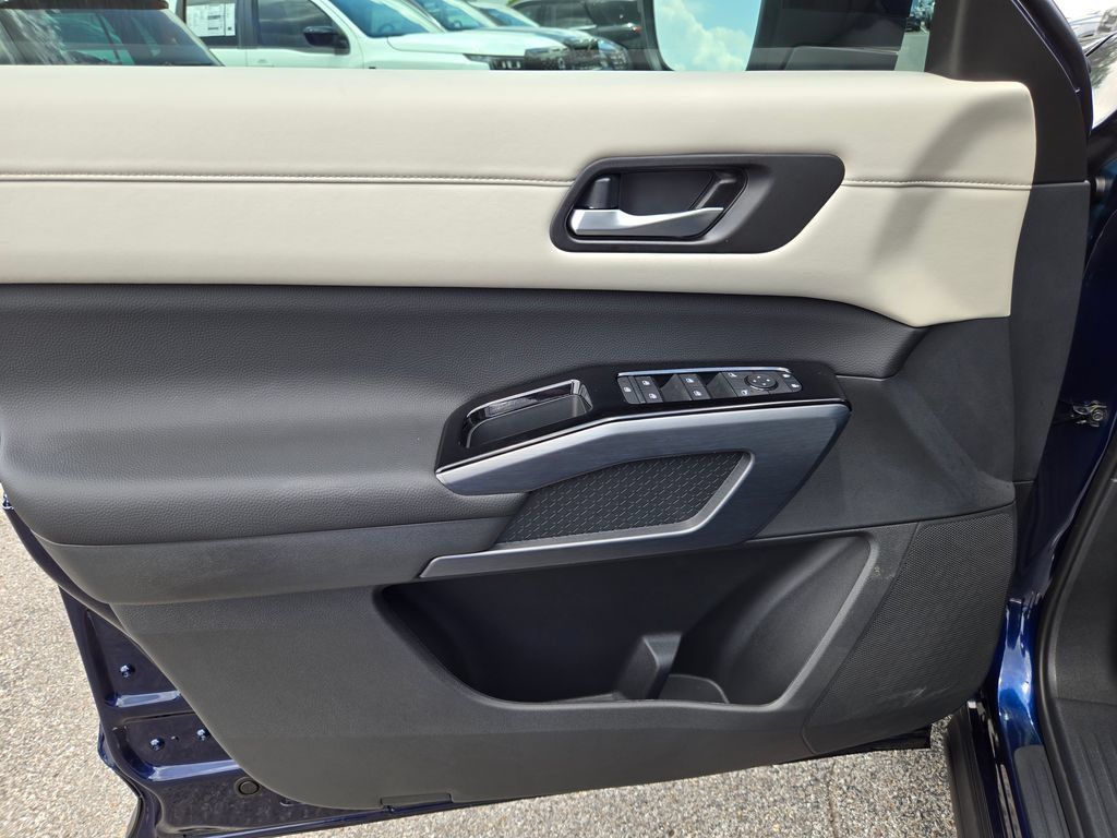 New 2026 Nissan Pathfinder Platinum FWD image 19