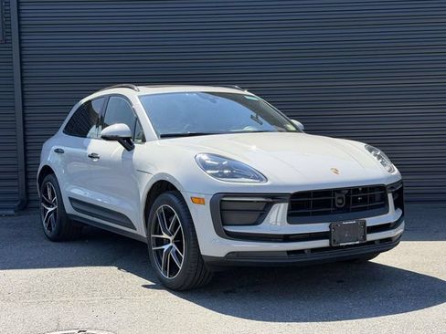 Certified 2023 Porsche Macan AWD/4WD image 8