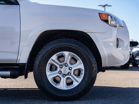 Used 2017 Toyota 4Runner SR5 Premium AWD/4WD image 9